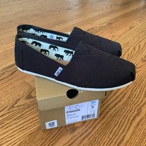 Toms Shoes - Size 9